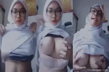 Cewek cantik tetek gede pamer super nakal