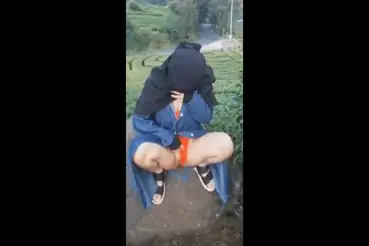 Ciwidey Bercadar Ngewe Ganas Di Kebun Teh Sampe Memek Basah